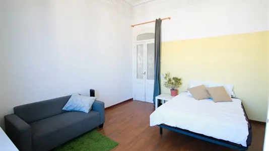 Rooms in Barcelona Sants-Montjuïc - photo 4