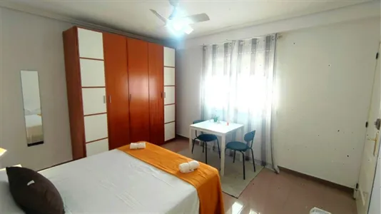 Rooms in Almería - photo 7