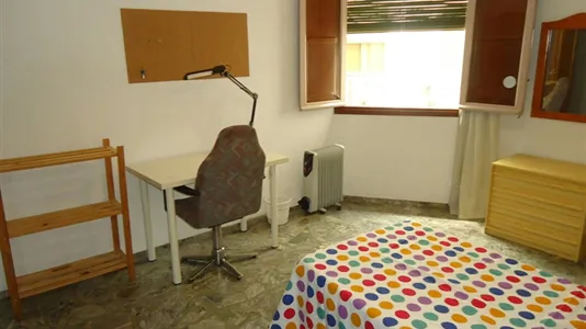 Rooms in Córdoba - photo 4