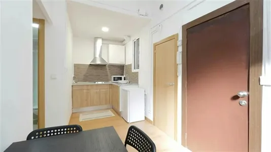 Rooms in Barcelona Ciutat Vella - photo 9
