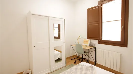 Rooms in Barcelona Ciutat Vella - photo 4