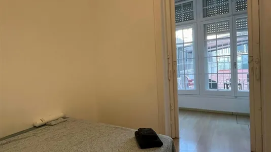 Rooms in Barcelona Eixample - photo 8