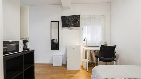 Rooms in Guadalajara - photo 4