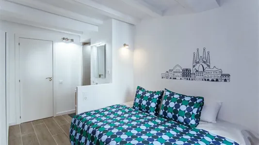 Rooms in Barcelona Ciutat Vella - photo 2