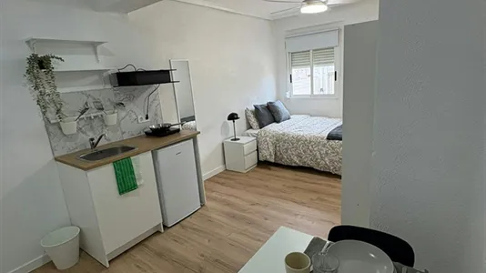 Rooms in Beniparrell - photo 1