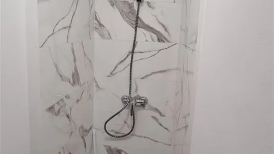 Rooms in Barcelona Eixample - photo 9