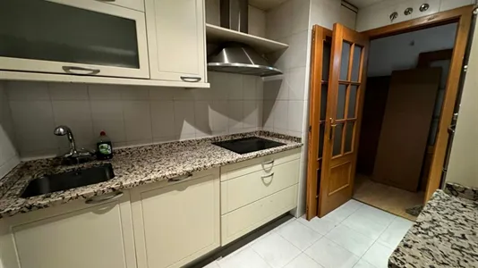 Rooms in El Encinar de los Reyes - photo 8