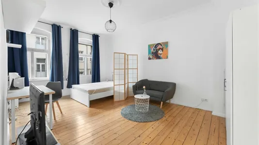 Apartments in Berlin Pankow - photo 1