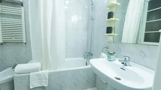 Rooms in Barcelona Ciutat Vella - photo 8