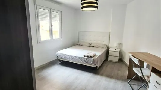 Rooms in el Camí de Vera - photo 9