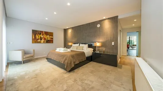 Houses in Almada - photo 8