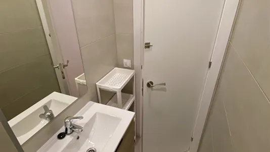 Rooms in Barcelona Ciutat Vella - photo 8