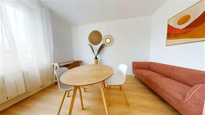 Room for rent in Saint-Julien-en-Genevois, Auvergne-Rhône-Alpes