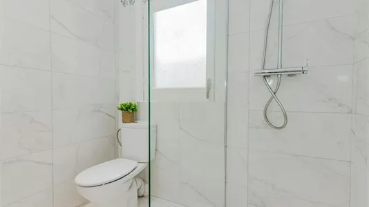 Rooms in Barcelona Eixample - photo 8