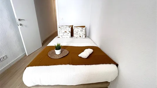 Rooms in el Camí de Vera - photo 4