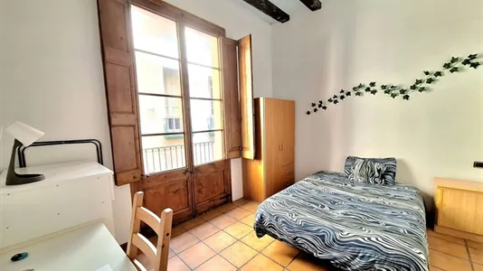 Rooms in Barcelona Ciutat Vella - photo 3