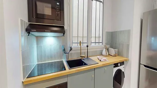 Rooms in Paris 8ème arrondissement - photo 10