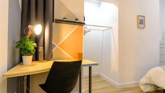 Rooms in Barcelona Ciutat Vella - photo 5