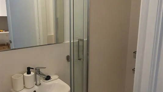 Rooms in Barcelona Ciutat Vella - photo 9