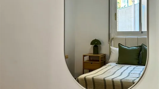 Rooms in Barcelona Eixample - photo 8