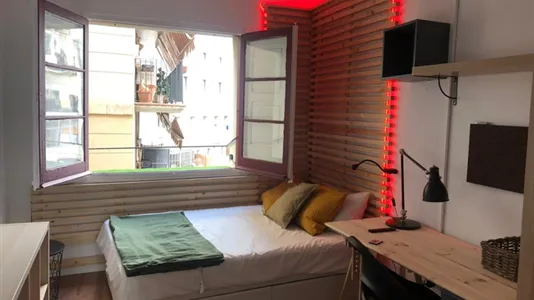 Rooms in Barcelona Ciutat Vella - photo 9