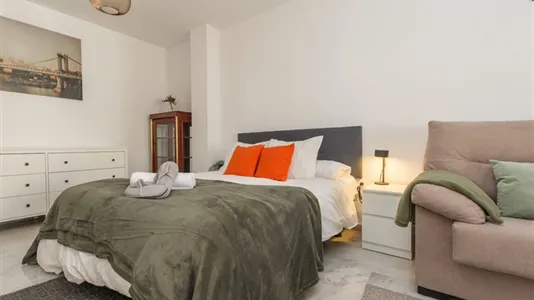 Rooms in Málaga - photo 4