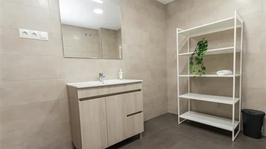 Rooms in Málaga - photo 9