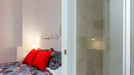 Rooms in Barcelona Ciutat Vella - photo 5