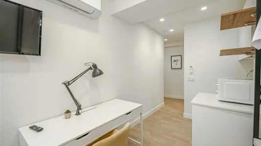 Rooms in Málaga - photo 5