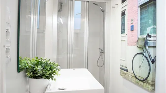 Rooms in Madrid Centro - photo 9