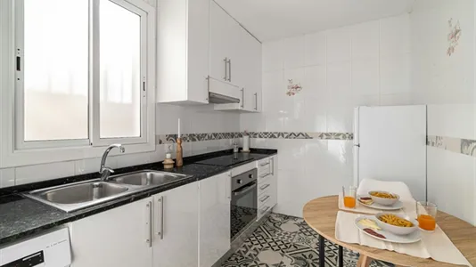 Rooms in Barcelona Ciutat Vella - photo 6