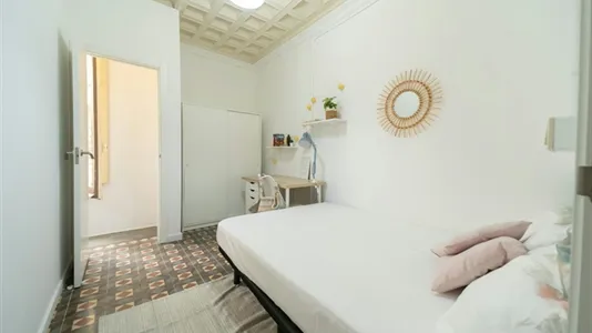 Rooms in Barcelona Ciutat Vella - photo 3