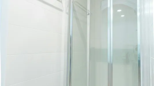 Rooms in Barcelona Ciutat Vella - photo 10