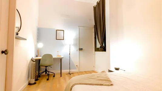 Rooms in Barcelona Ciutat Vella - photo 6