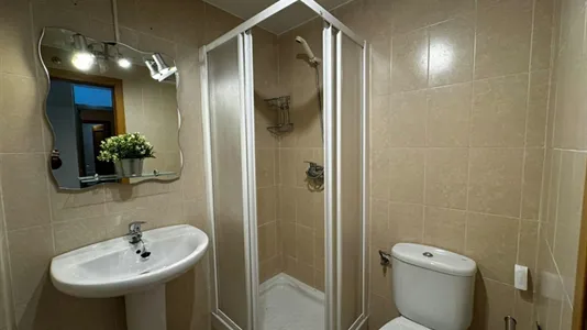 Rooms in El Encinar de los Reyes - photo 9