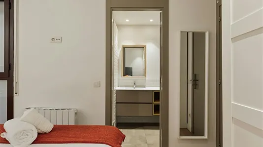 Rooms in Barcelona Eixample - photo 5
