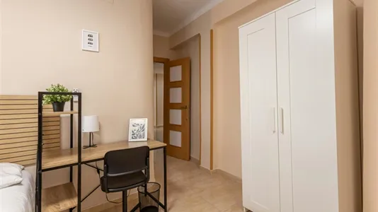 Rooms in Granada - photo 4