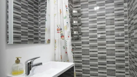 Rooms in Barcelona Ciutat Vella - photo 4