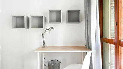 Room for rent in Milano Zona 8 - Fiera, Gallaratese, Quarto Oggiaro, Milan