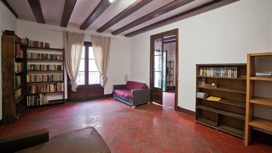 Rooms in Barcelona Ciutat Vella - photo 9