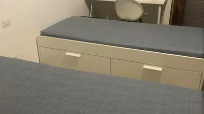 Room for rent in Roma Municipio VI – Roma Delle Torri, Rome