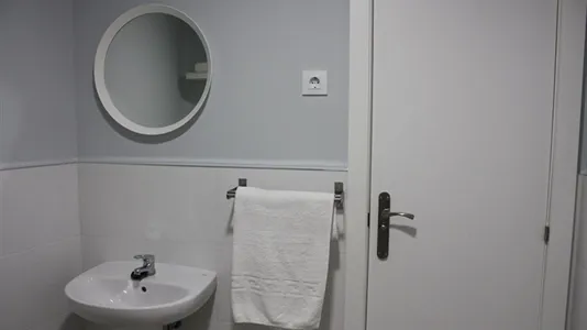 Rooms in Madrid Centro - photo 9