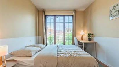 Room for rent in L'Haÿ-les-Roses, Île-de-France