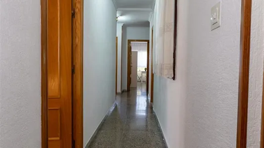 Rooms in Almería - photo 9