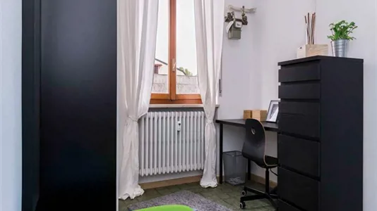 Rooms in Milano Zona 8 - Fiera, Gallaratese, Quarto Oggiaro - photo 2