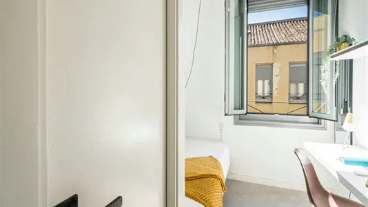 Rooms in Madrid Centro - photo 9