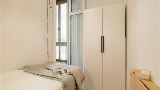 Rooms in Barcelona Ciutat Vella - photo 4