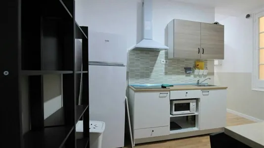 Rooms in Barcelona Ciutat Vella - photo 6
