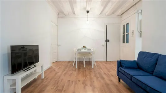 Rooms in Barcelona Ciutat Vella - photo 8