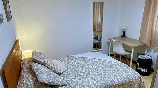 Rooms in Zaragoza - photo 1